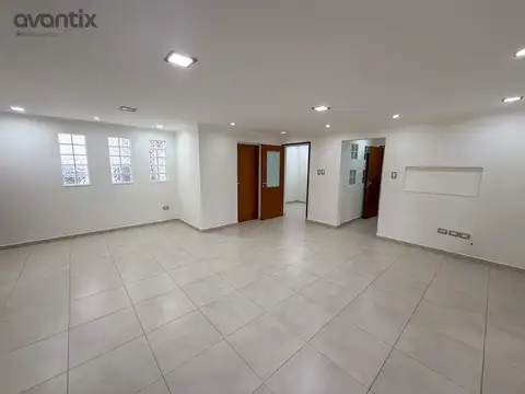 Oficina 6 ambientes con 2 baños