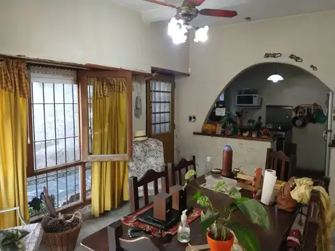 Casa Chalet 4 Ambientes en Venta - Moron Sur