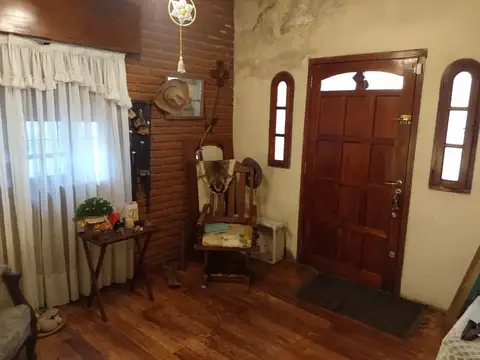 Casa en Venta en Moron Sur, USD 180.000