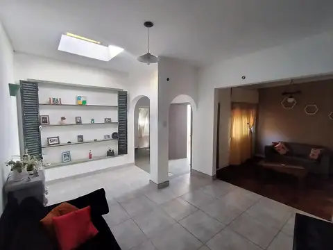 Casa 4 ambientes con 2 baños