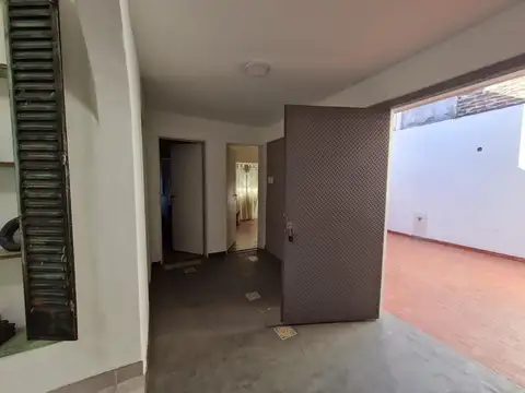 CASA 4 AMB, LOTE 8,66x26, C/PATIOS Y JARDIN/ENTR. AUTO