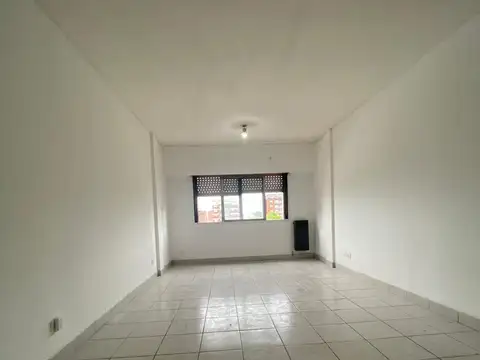 Departamento monoambiente al frente en alquiler