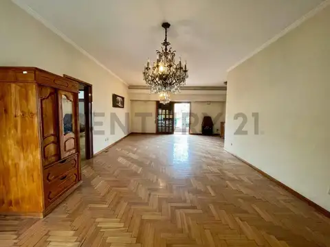 VENTA DE DEPARTAMENTO 4 AMBIENTES Y DOS LOCALES