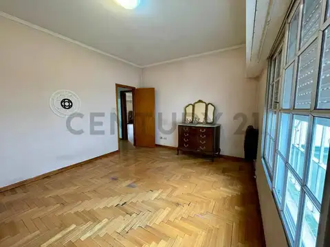 VENTA DE DEPARTAMENTO 4 AMBIENTES Y DOS LOCALES