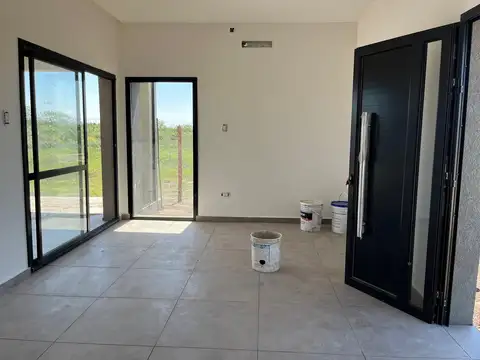 VENTA DE CASA 1 DORMITORIO EN PIÑERO BARRIO LA TOSCANA