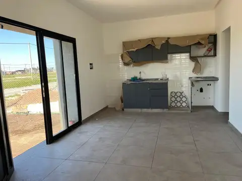 VENTA DE CASA 1 DORMITORIO EN PIÑERO BARRIO LA TOSCANA