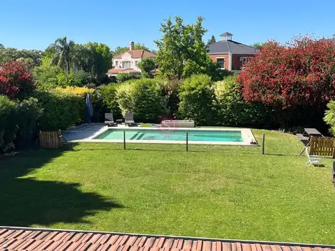 Casa Chalet  en Venta en Los Jazmines, Pilar del Este, Pilar