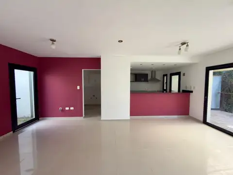 Casa en venta en City Bell, zona residencial, oportunidad!