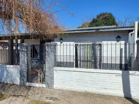OPORTUNIDAD!! Casa en venta en excelente estado!