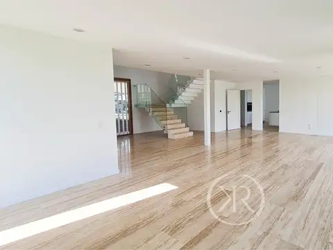 Casa 6 ambientes con 6 baños