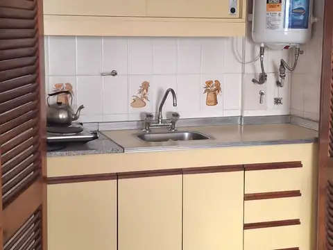 Monoambiente amplio, muy luminoso. Vista abierta.