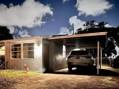 W 3rd St y Australian Ave