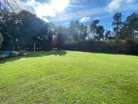 Casa Quinta en Barrio Parque Robles del Monarca