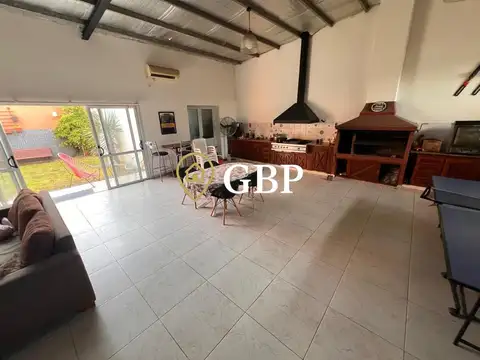 Casa 4 ambientes con 3 baños