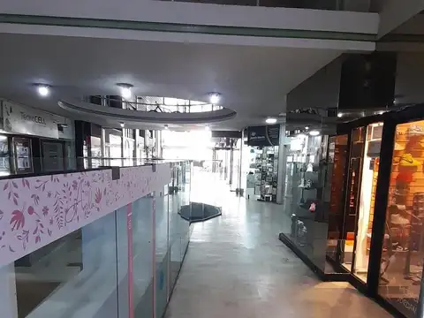 Oportunidad en Flores 2 Locales en Galería Center, sobre Av.Rivadavia