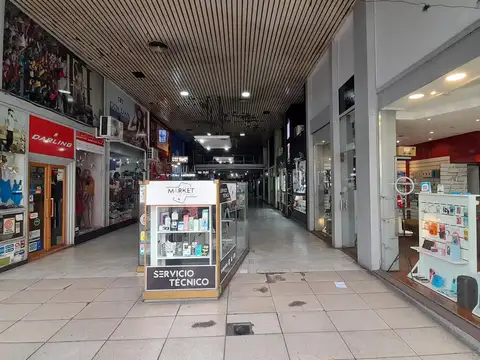 Oportunidad en Flores Local 19 en Galería Center, sobre Av.Rivadavia