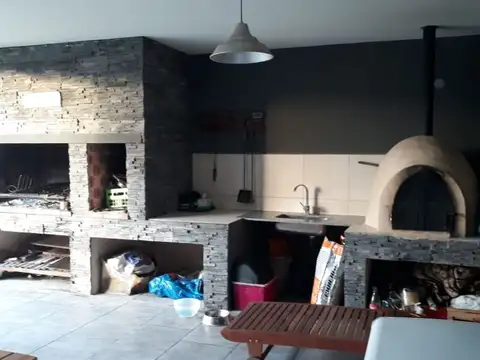 Casa 5 ambientes con 3 baños