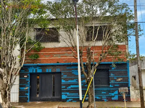 Venta de PH 4 ambientes con patio y terraza a reciclar en Wilde