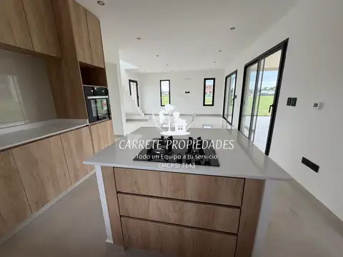 Casa en Venta en Pilar Del Este - Santa Sofia, USD 215.000