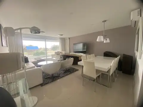 Departamento en Venta en Playa Mansa - Punta del Este
