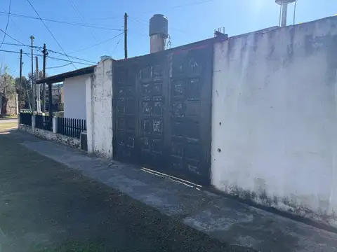 Casa 4 ambientes con 1 baño