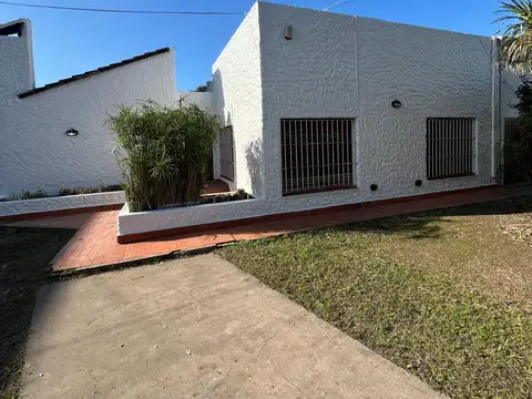 casa 3 dormitorios, amplia, cocheras,, parque