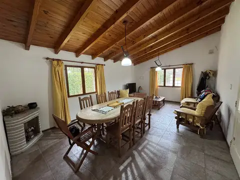 Casa en Alquiler con 1 cochera