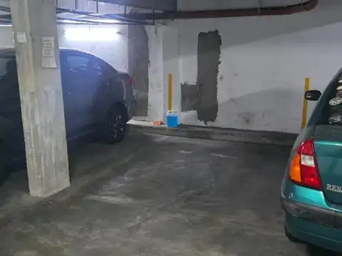 Cochera en Venta con acceso Ascensor