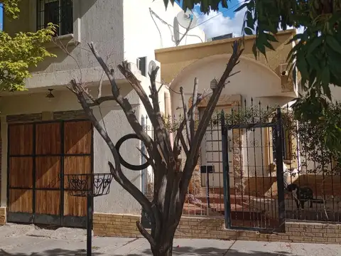 CASA EN VENTA- LAS HERAS
