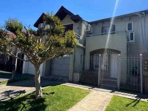 Casa en  5 ambientes con galería parrilla y patio ! Apto Credito. Ranelagh, Berazategui