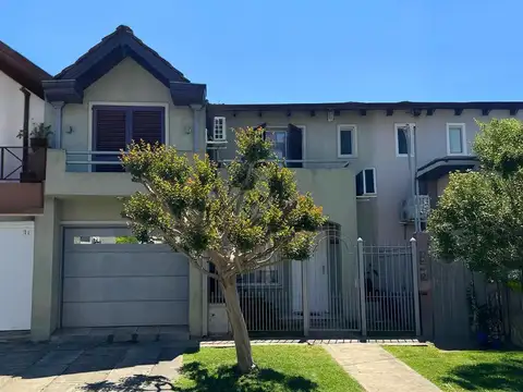 Casa en  5 ambientes con galería parrilla y patio ! Apto Credito. Ranelagh, Berazategui