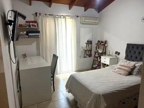 Casa en  5 ambientes con galería parrilla y patio ! Apto Credito. Ranelagh, Berazategui