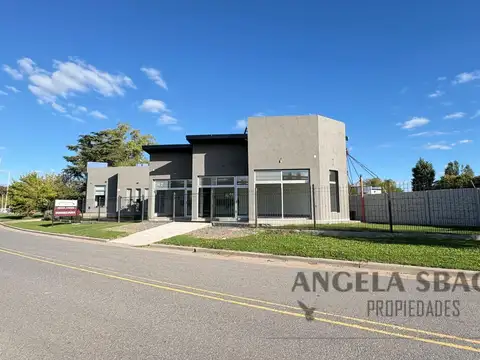 Local en alquiler permanente en Parada Robles centro.