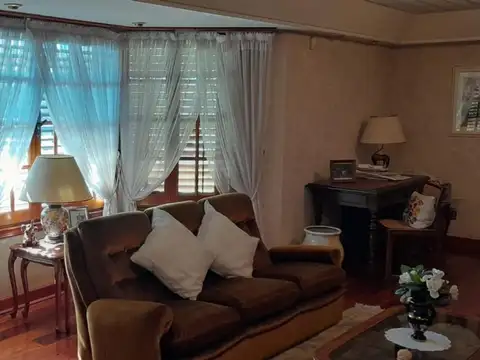 Casa en Venta con 4 cocheras