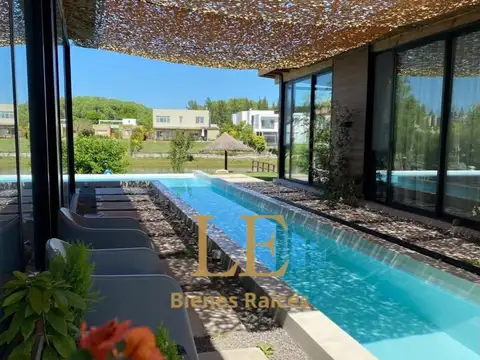 Casa en Venta con 6 cocheras