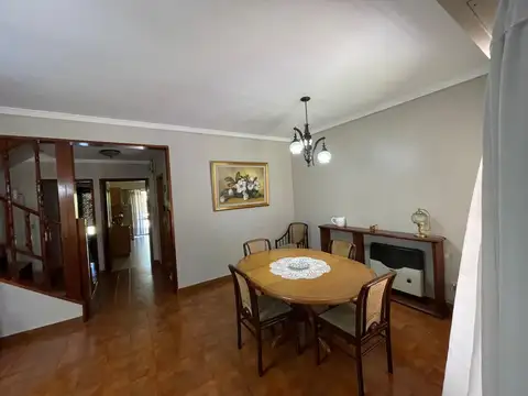 Casa 6 ambientes con 3 baños