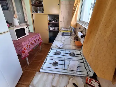 VENTA CASA CON DEPTO AL FDO SAN MARTIN P/DOS FLIAS