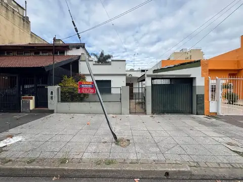 VENTA CASA CON DEPTO AL FDO SAN MARTIN P/DOS FLIAS