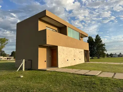 CASA EN VENTA AREA 60 