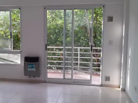 MONOAMBIENTE AL FRENTE CON BALCON.