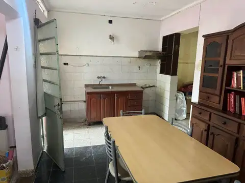 Venta de casa 2/3 dormitorios con patio y cochera