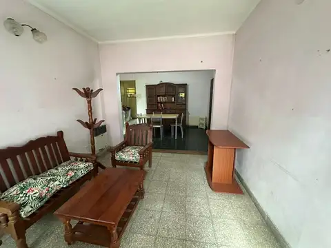 Casa 6 ambientes con 1 baño