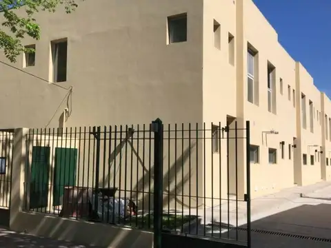 Duplex a estrenar en barrio Villa Francesca 