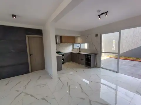 Depto Tipo Casa en Venta en Maipu, USD 140.000