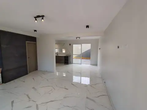 Depto Tipo Casa 2 ambientes con 2 baños
