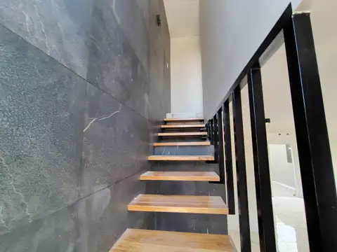 Depto Tipo Casa en Venta con 2 cocheras