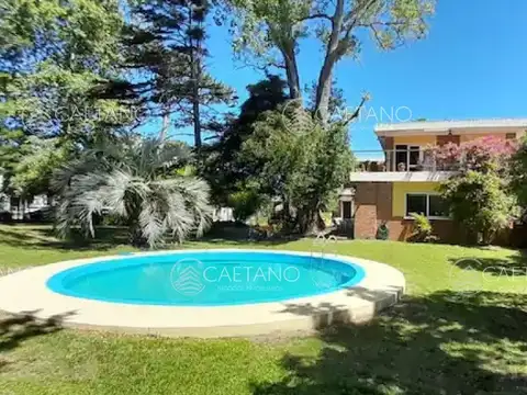 Casa 5 ambientes con 4 baños