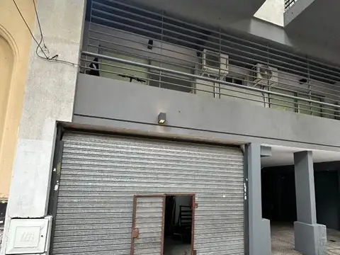 VENTA LOCAL CON COCHERA EN BOEDO