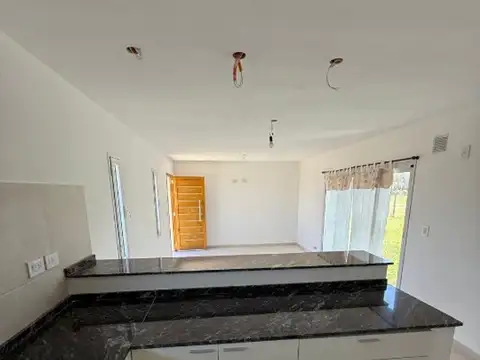 VENTA CASA 1 DORMITORIO CON PILETA A ESTRENAR