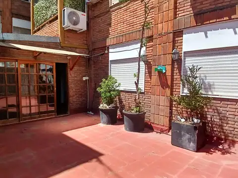 Depto. 3 Amb con Amplio Patio en Quilmes Centro. Almirante Brown 627.
